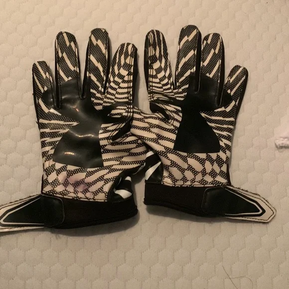 Football gloves - Picture 2 of 2